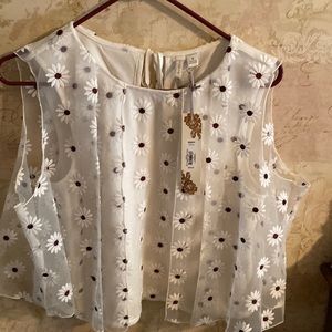 Lauren Conrad Off-White w/ Off-White & Cranberry Daisy Print.